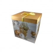 КУТИЯ ПОД. КАРТОНЕНА КОЛЕДНИ ТОПКИ 22х22х22см С ПАНДЕЛКА ЗЛАТНА СЪС ЗЛАТЕН КАПАК 50238-154 /12/