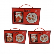 ЧАШA ПОРЦ. С ЛЪЖИЧКA И ЧИНИЙКА LOVE СЪРЦЕ С ПАНДЕЛКА Ф8.5см Н9см В ПОД.  КУТИЯ В74045